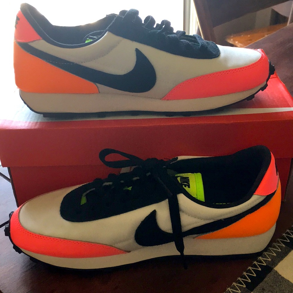 Nike daybreak SUMMIT WHITE/BLACK women size 7